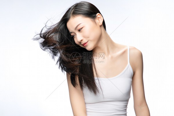 She hasn't figured out whether she promised to be Jiao Yi's girlfriend. Now she can't move to Yunzhou to meet Wen Wan and them. She doesn't know how to get along with follow focus Yi's girlfriends.